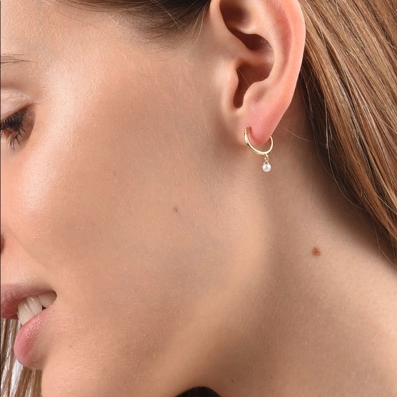 Mejuri Jewelry - Mejuri pearl hoops